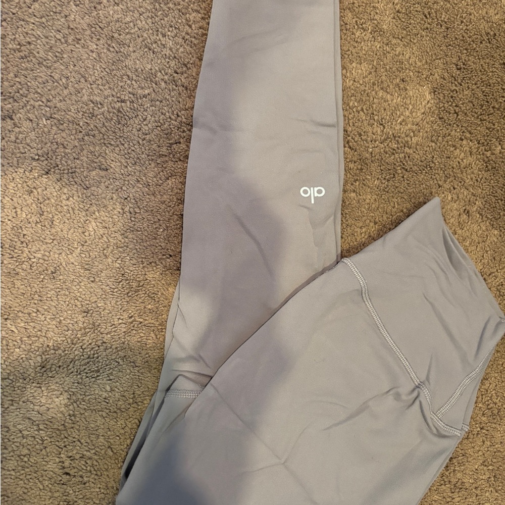 Alo Yoga High-Rise Leggings in Gray Purple color soft. Size M